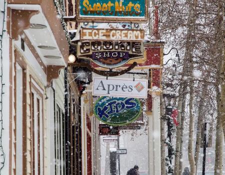 shopping main street