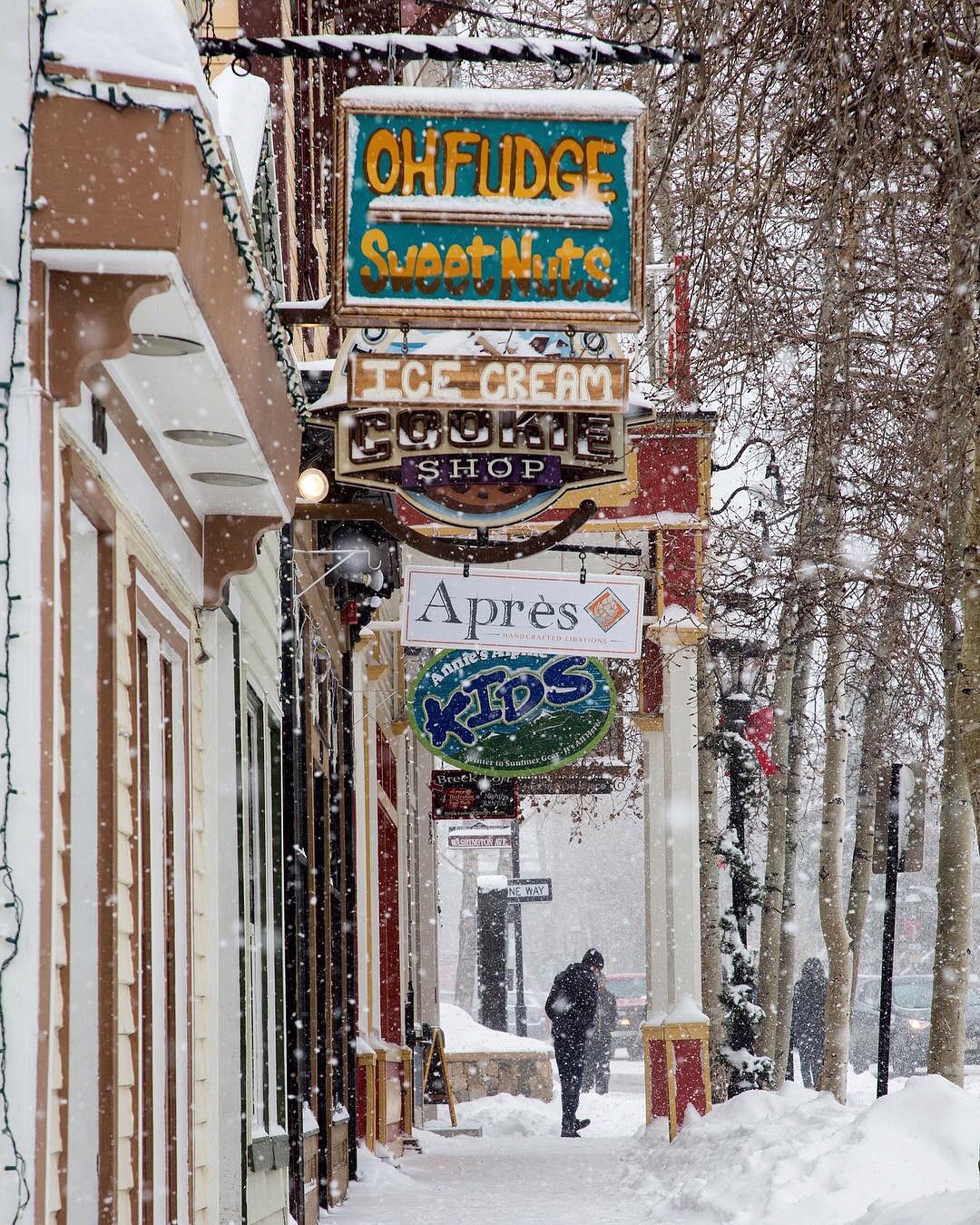 shopping main street